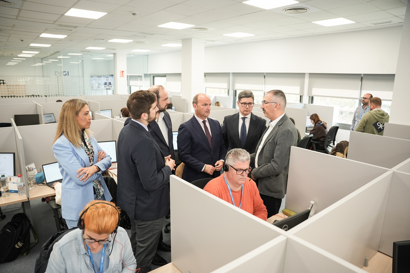 DIGI inaugura un nuevo centro de atención al cliente en Sevilla, con el que creará más de 130 empleos directos
